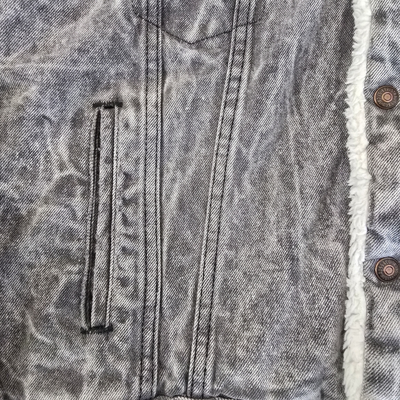 Vintage Levi's Black Denim Acid Wash Trucker Jacket  Sherpa Lining - Picture 5 of 9